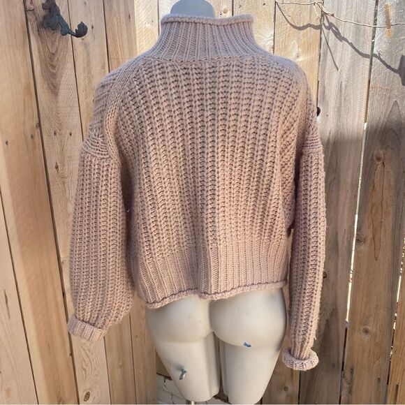 H&M soft pink beige chunky knit sweater size small - Picture 2 of 7